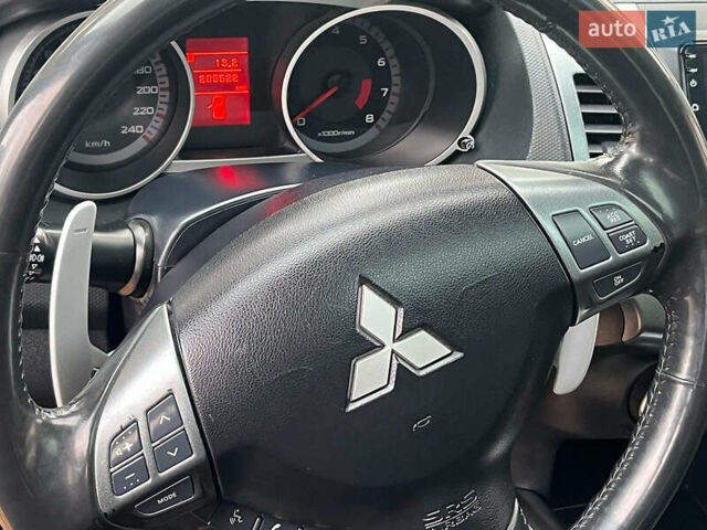 Черный Мицубиси Аутлендер ХЛ, объемом двигателя 3 л и пробегом 285 тыс. км за 9590 $, фото 31 на Automoto.ua