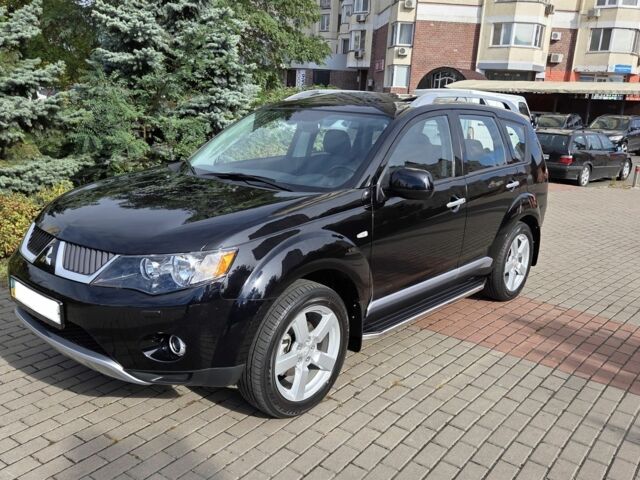 Черный Мицубиси Аутлендер ХЛ, объемом двигателя 2.4 л и пробегом 31 тыс. км за 15000 $, фото 2 на Automoto.ua