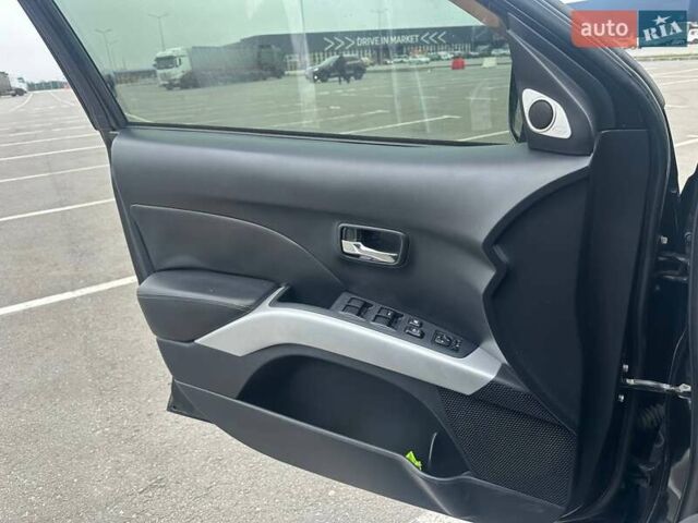 Черный Мицубиси Аутлендер ХЛ, объемом двигателя 2.36 л и пробегом 250 тыс. км за 10000 $, фото 15 на Automoto.ua