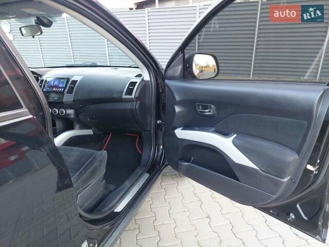 Чорний Міцубісі Аутлендер ХЛ, об'ємом двигуна 2.4 л та пробігом 181 тис. км за 8990 $, фото 13 на Automoto.ua