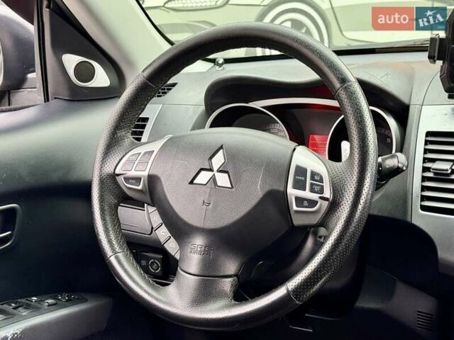 Черный Мицубиси Аутлендер ХЛ, объемом двигателя 3 л и пробегом 214 тыс. км за 9500 $, фото 15 на Automoto.ua