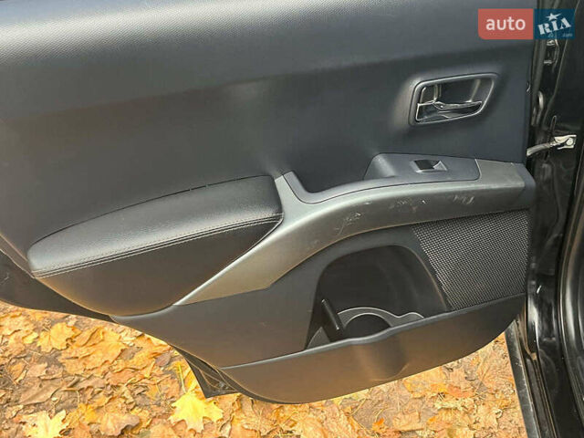 Черный Мицубиси Аутлендер ХЛ, объемом двигателя 3 л и пробегом 285 тыс. км за 9590 $, фото 25 на Automoto.ua