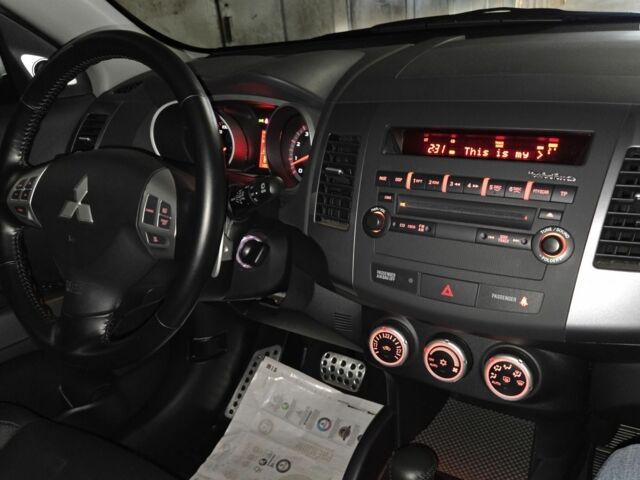 Черный Мицубиси Аутлендер ХЛ, объемом двигателя 2.4 л и пробегом 31 тыс. км за 15000 $, фото 8 на Automoto.ua