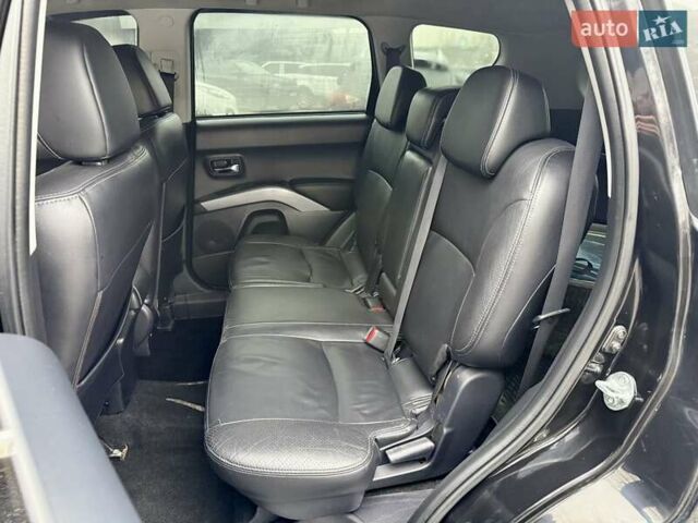 Черный Мицубиси Аутлендер ХЛ, объемом двигателя 3 л и пробегом 214 тыс. км за 9500 $, фото 10 на Automoto.ua