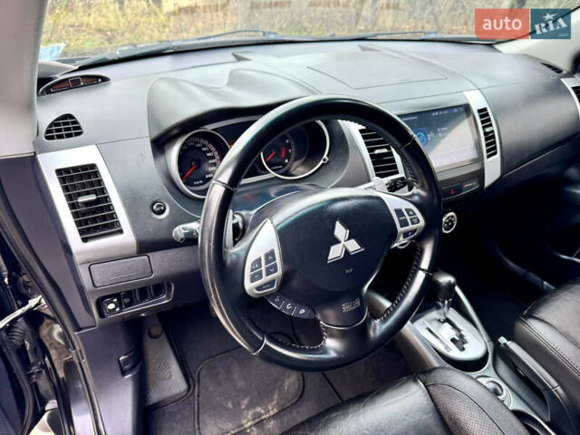 Чорний Міцубісі Аутлендер ХЛ, об'ємом двигуна 2.4 л та пробігом 229 тис. км за 9790 $, фото 11 на Automoto.ua