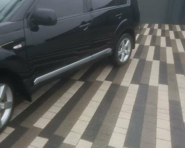 Черный Мицубиси Аутлендер ХЛ, объемом двигателя 2.36 л и пробегом 270 тыс. км за 9200 $, фото 1 на Automoto.ua