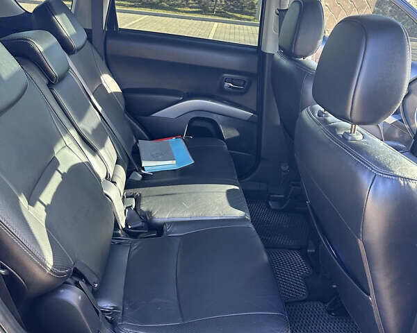 Черный Мицубиси Аутлендер ХЛ, объемом двигателя 2.4 л и пробегом 198 тыс. км за 11000 $, фото 15 на Automoto.ua