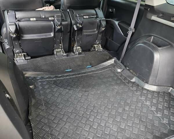 Черный Мицубиси Аутлендер ХЛ, объемом двигателя 2 л и пробегом 186 тыс. км за 10000 $, фото 8 на Automoto.ua