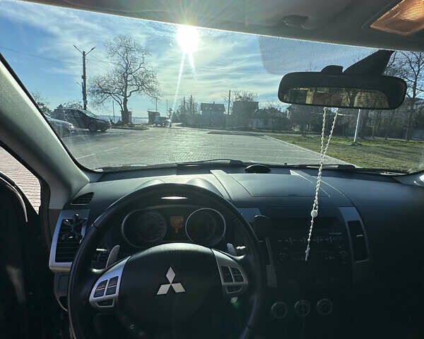 Черный Мицубиси Аутлендер ХЛ, объемом двигателя 2.4 л и пробегом 198 тыс. км за 11000 $, фото 16 на Automoto.ua