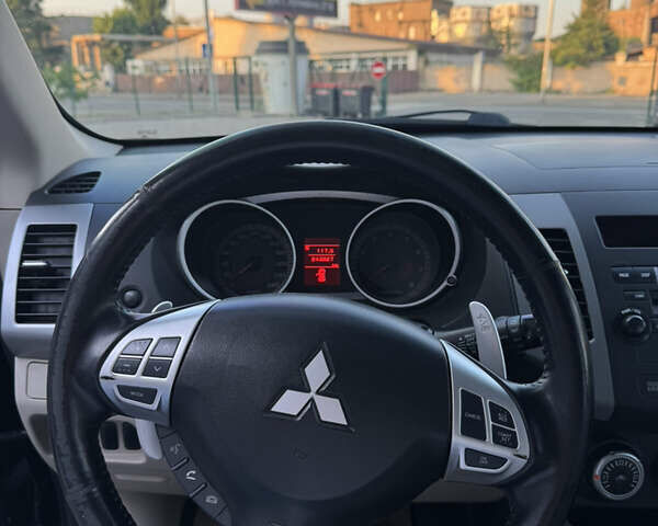 Чорний Міцубісі Аутлендер ХЛ, об'ємом двигуна 3 л та пробігом 243 тис. км за 12500 $, фото 21 на Automoto.ua