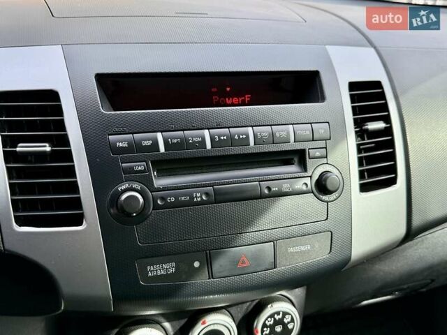 Чорний Міцубісі Аутлендер ХЛ, об'ємом двигуна 2.4 л та пробігом 104 тис. км за 10800 $, фото 14 на Automoto.ua