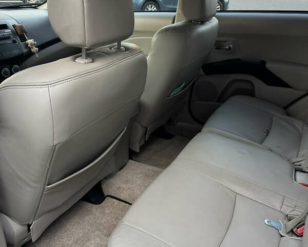 Чорний Міцубісі Аутлендер ХЛ, об'ємом двигуна 3 л та пробігом 243 тис. км за 12500 $, фото 24 на Automoto.ua