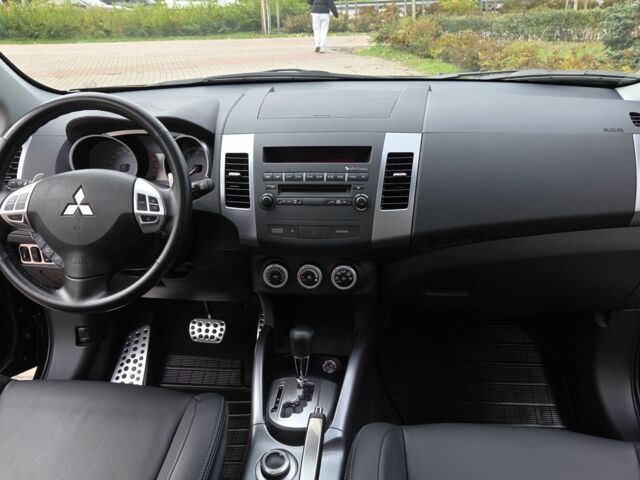 Черный Мицубиси Аутлендер ХЛ, объемом двигателя 2.4 л и пробегом 31 тыс. км за 15000 $, фото 5 на Automoto.ua