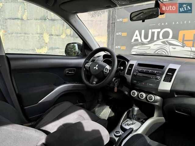 Чорний Міцубісі Аутлендер ХЛ, об'ємом двигуна 2.4 л та пробігом 104 тис. км за 10800 $, фото 9 на Automoto.ua