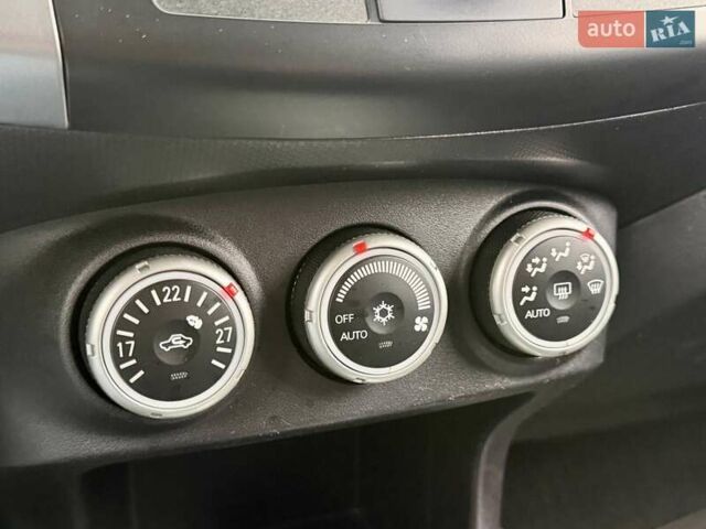 Черный Мицубиси Аутлендер ХЛ, объемом двигателя 3 л и пробегом 214 тыс. км за 9500 $, фото 17 на Automoto.ua