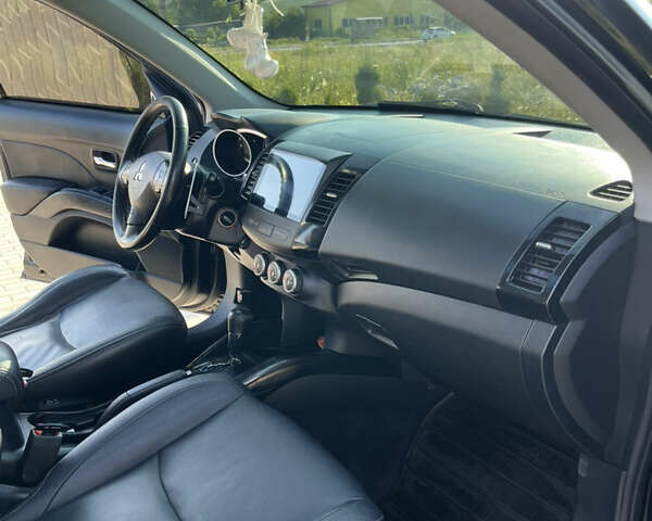 Черный Мицубиси Аутлендер ХЛ, объемом двигателя 2.99 л и пробегом 153 тыс. км за 10800 $, фото 2 на Automoto.ua