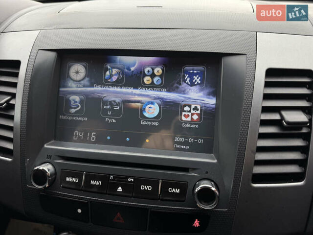 Черный Мицубиси Аутлендер ХЛ, объемом двигателя 3 л и пробегом 154 тыс. км за 8900 $, фото 17 на Automoto.ua