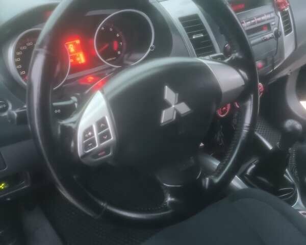 Черный Мицубиси Аутлендер ХЛ, объемом двигателя 2.36 л и пробегом 270 тыс. км за 9200 $, фото 18 на Automoto.ua