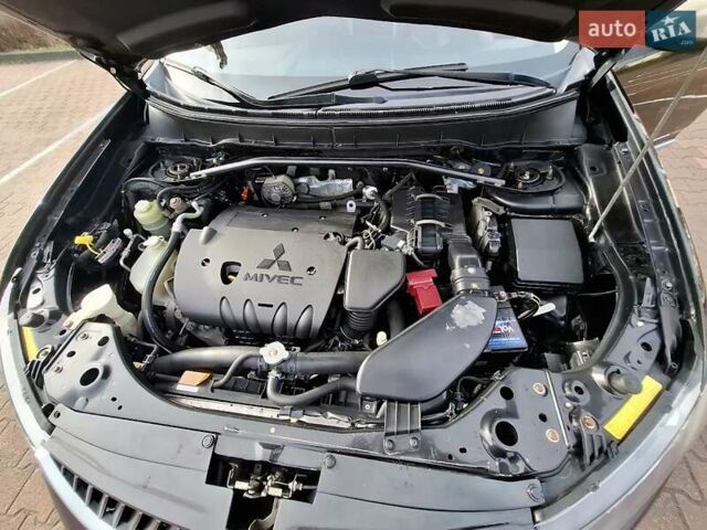 Черный Мицубиси Аутлендер ХЛ, объемом двигателя 2.36 л и пробегом 211 тыс. км за 10500 $, фото 7 на Automoto.ua