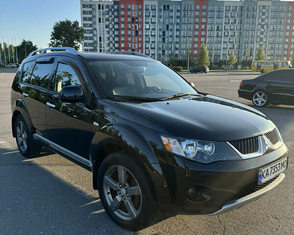 Черный Мицубиси Аутлендер ХЛ, объемом двигателя 2.36 л и пробегом 115 тыс. км за 12000 $, фото 6 на Automoto.ua