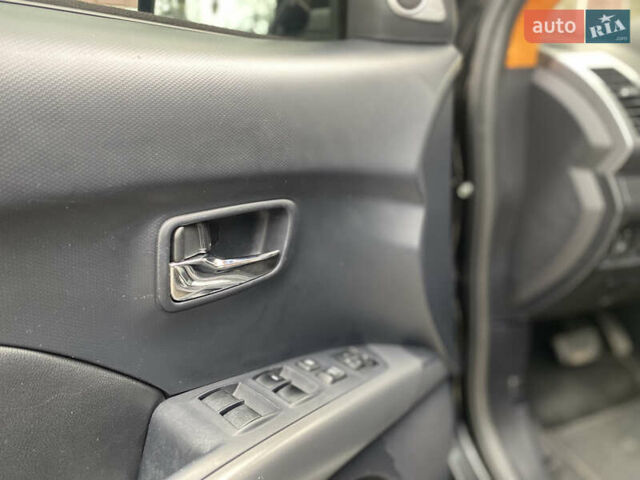 Черный Мицубиси Аутлендер ХЛ, объемом двигателя 3 л и пробегом 154 тыс. км за 8900 $, фото 35 на Automoto.ua