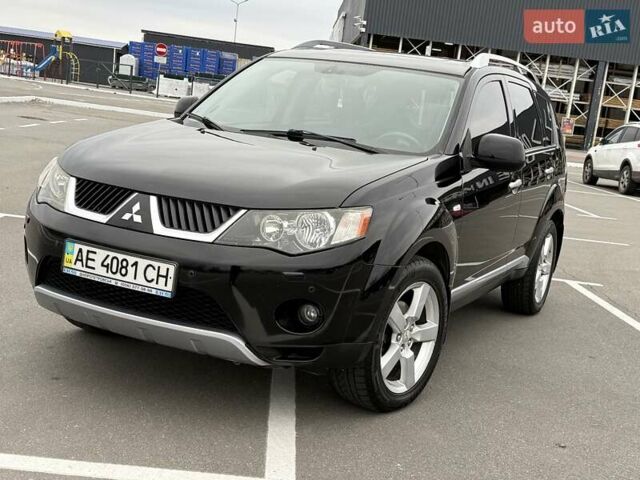 Черный Мицубиси Аутлендер ХЛ, объемом двигателя 2.36 л и пробегом 175 тыс. км за 9700 $, фото 2 на Automoto.ua