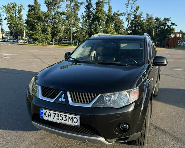 Черный Мицубиси Аутлендер ХЛ, объемом двигателя 2.36 л и пробегом 115 тыс. км за 12000 $, фото 1 на Automoto.ua