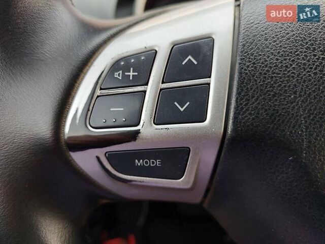 Чорний Міцубісі Аутлендер ХЛ, об'ємом двигуна 2.4 л та пробігом 181 тис. км за 8990 $, фото 26 на Automoto.ua