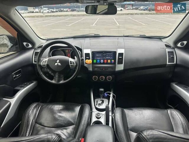 Черный Мицубиси Аутлендер ХЛ, объемом двигателя 2.36 л и пробегом 250 тыс. км за 10000 $, фото 13 на Automoto.ua