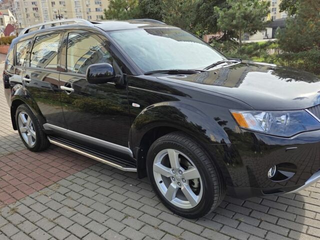 Черный Мицубиси Аутлендер ХЛ, объемом двигателя 2.4 л и пробегом 31 тыс. км за 15000 $, фото 1 на Automoto.ua