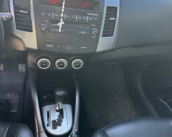 Черный Мицубиси Аутлендер ХЛ, объемом двигателя 2.4 л и пробегом 198 тыс. км за 11000 $, фото 19 на Automoto.ua