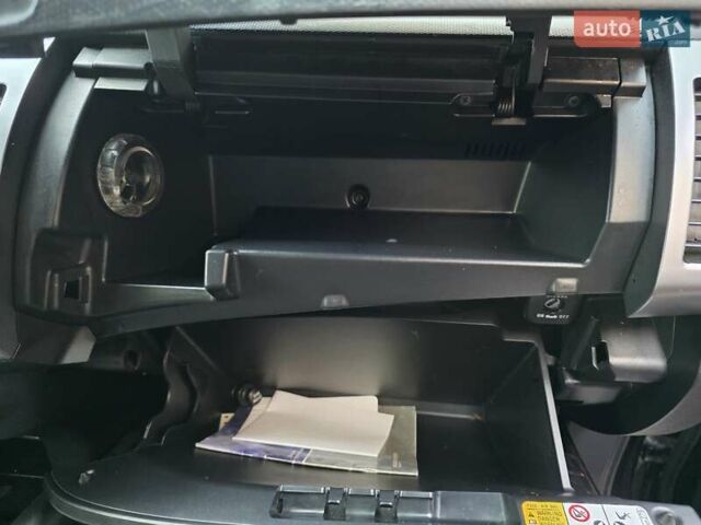 Черный Мицубиси Аутлендер ХЛ, объемом двигателя 2 л и пробегом 186 тыс. км за 10000 $, фото 9 на Automoto.ua