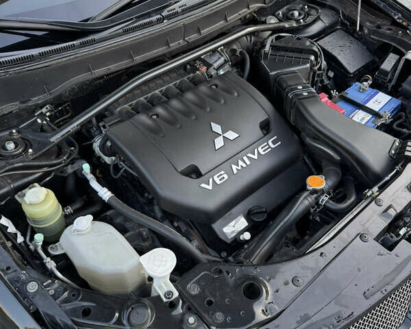 Чорний Міцубісі Аутлендер ХЛ, об'ємом двигуна 3 л та пробігом 243 тис. км за 12500 $, фото 19 на Automoto.ua