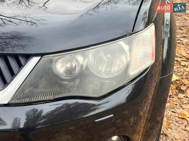 Черный Мицубиси Аутлендер ХЛ, объемом двигателя 3 л и пробегом 285 тыс. км за 9590 $, фото 4 на Automoto.ua