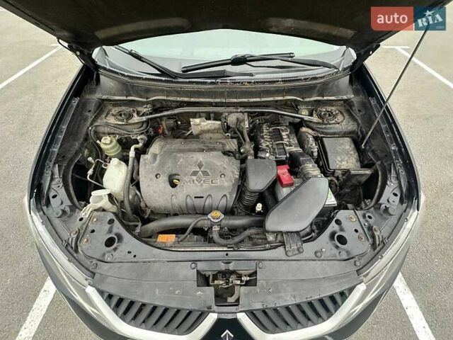 Черный Мицубиси Аутлендер ХЛ, объемом двигателя 2.36 л и пробегом 250 тыс. км за 10000 $, фото 31 на Automoto.ua