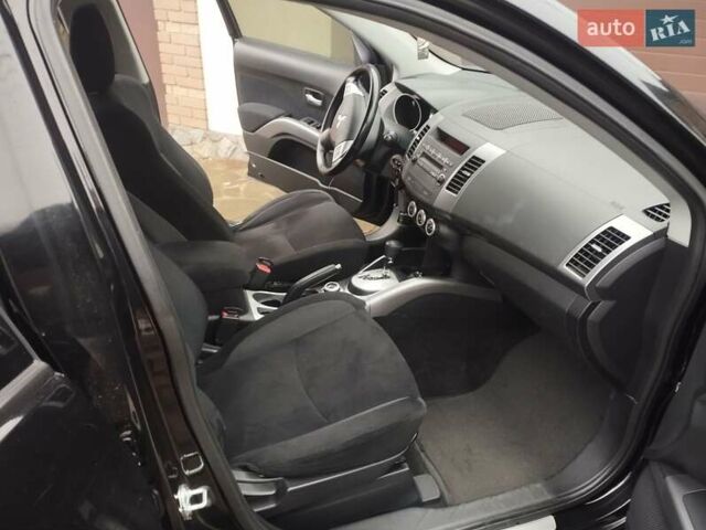 Черный Мицубиси Аутлендер ХЛ, объемом двигателя 2.36 л и пробегом 41 тыс. км за 12000 $, фото 4 на Automoto.ua