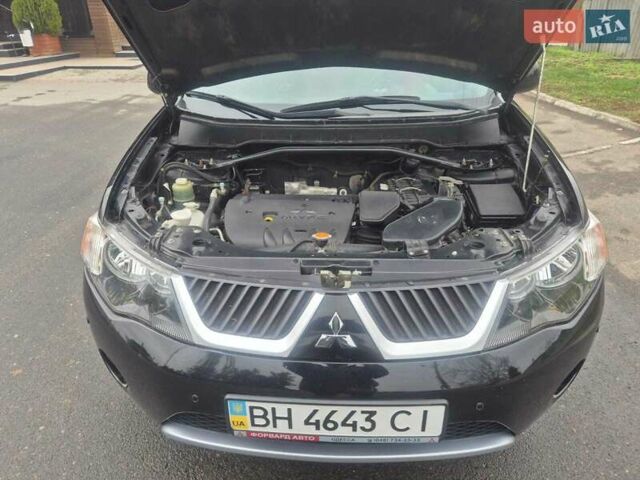 Черный Мицубиси Аутлендер ХЛ, объемом двигателя 2.36 л и пробегом 87 тыс. км за 11500 $, фото 2 на Automoto.ua