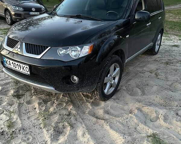Черный Мицубиси Аутлендер ХЛ, объемом двигателя 2.36 л и пробегом 250 тыс. км за 10000 $, фото 4 на Automoto.ua