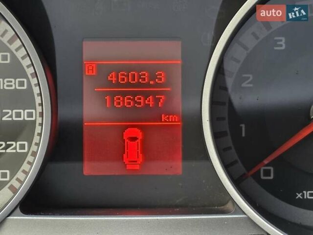 Черный Мицубиси Аутлендер ХЛ, объемом двигателя 2 л и пробегом 186 тыс. км за 10000 $, фото 2 на Automoto.ua
