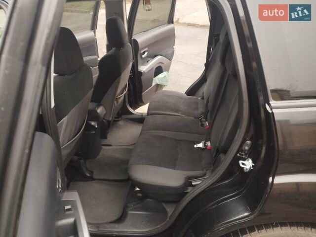 Черный Мицубиси Аутлендер ХЛ, объемом двигателя 2.36 л и пробегом 41 тыс. км за 12000 $, фото 6 на Automoto.ua