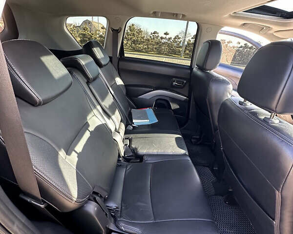 Черный Мицубиси Аутлендер ХЛ, объемом двигателя 2.4 л и пробегом 198 тыс. км за 11000 $, фото 12 на Automoto.ua