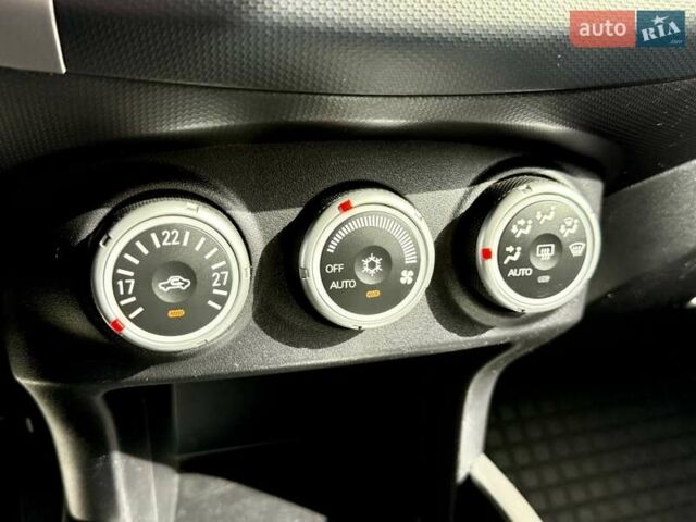 Чорний Міцубісі Аутлендер ХЛ, об'ємом двигуна 2.4 л та пробігом 104 тис. км за 10800 $, фото 15 на Automoto.ua