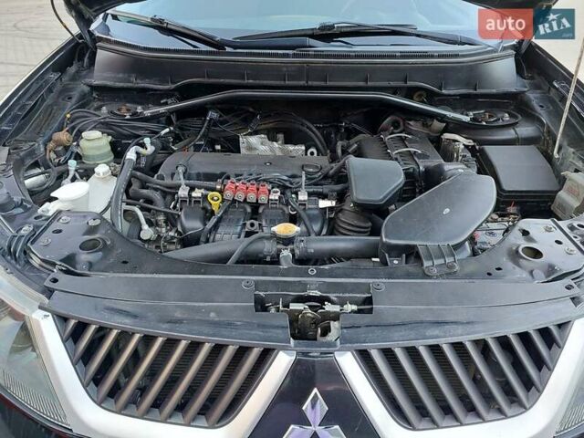 Чорний Міцубісі Аутлендер ХЛ, об'ємом двигуна 2.4 л та пробігом 181 тис. км за 8990 $, фото 15 на Automoto.ua