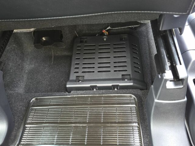 Черный Мицубиси Аутлендер ХЛ, объемом двигателя 2.4 л и пробегом 31 тыс. км за 15000 $, фото 9 на Automoto.ua