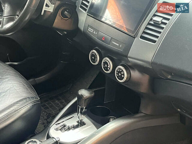 Черный Мицубиси Аутлендер ХЛ, объемом двигателя 3 л и пробегом 285 тыс. км за 9590 $, фото 16 на Automoto.ua