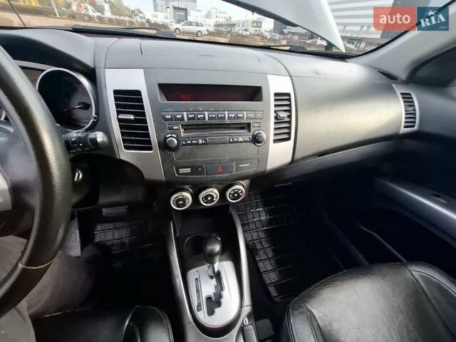 Черный Мицубиси Аутлендер ХЛ, объемом двигателя 2.36 л и пробегом 211 тыс. км за 10500 $, фото 11 на Automoto.ua