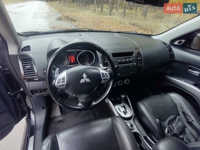 Черный Мицубиси Аутлендер ХЛ, объемом двигателя 3 л и пробегом 240 тыс. км за 9400 $, фото 12 на Automoto.ua