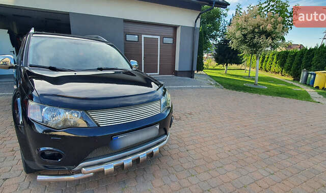 Черный Мицубиси Аутлендер ХЛ, объемом двигателя 2.4 л и пробегом 146 тыс. км за 10500 $, фото 4 на Automoto.ua