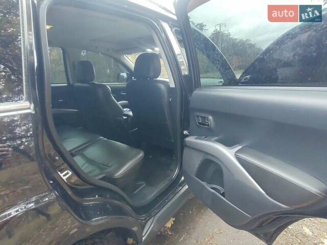 Черный Мицубиси Аутлендер ХЛ, объемом двигателя 3 л и пробегом 240 тыс. км за 9400 $, фото 9 на Automoto.ua