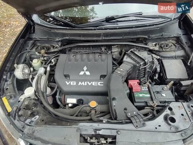 Черный Мицубиси Аутлендер ХЛ, объемом двигателя 3 л и пробегом 240 тыс. км за 9400 $, фото 16 на Automoto.ua
